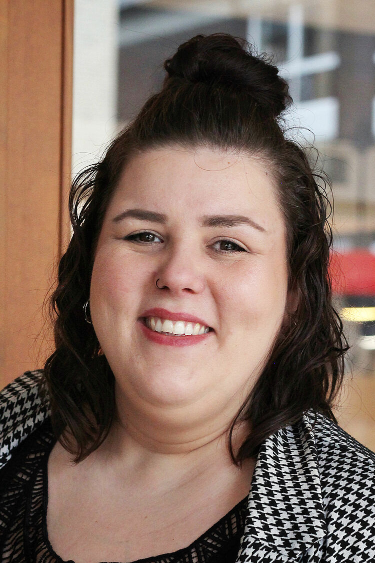 Mayke Hudson, Verwaltung Mayke Hudson